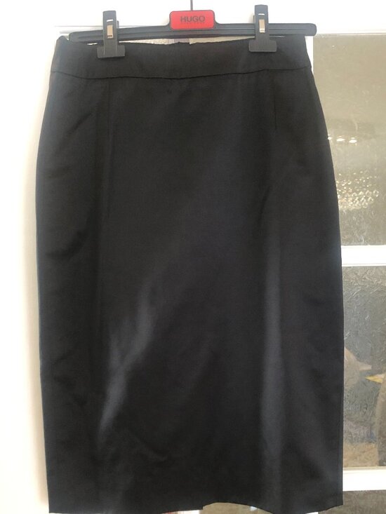 Black, knee-length pencil skirt from Hugo Boss - Picture 2 of 2